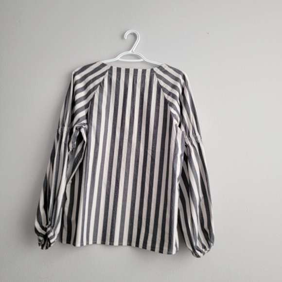 Banana Republic Striped Cotton Top - Gently Worn, Classic Grey & White Elegance - Picture 2 of 4